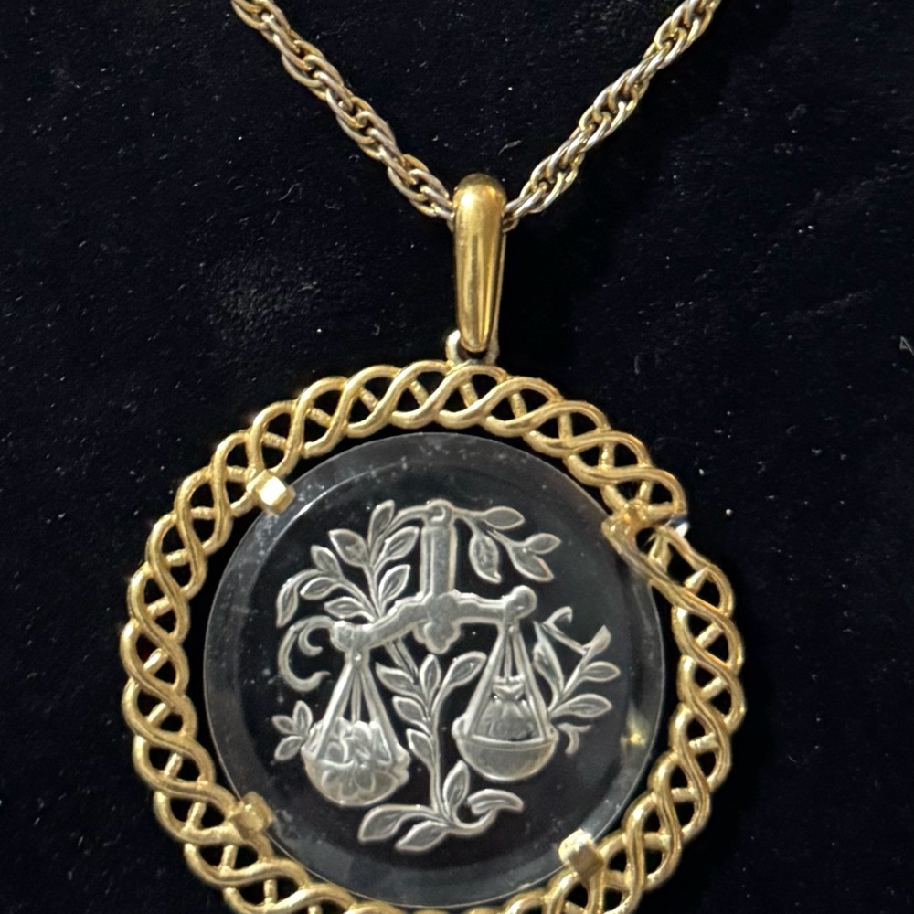 Vintage Trifari Libra Zodiac Pendant Necklace - Picture 4 of 4